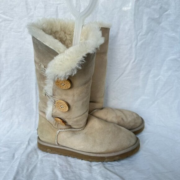 Ugg Bailey Button Triplet Cream Shearling Suede Boots Women's Size 8 Y2K Winter - Picture 1 of 10